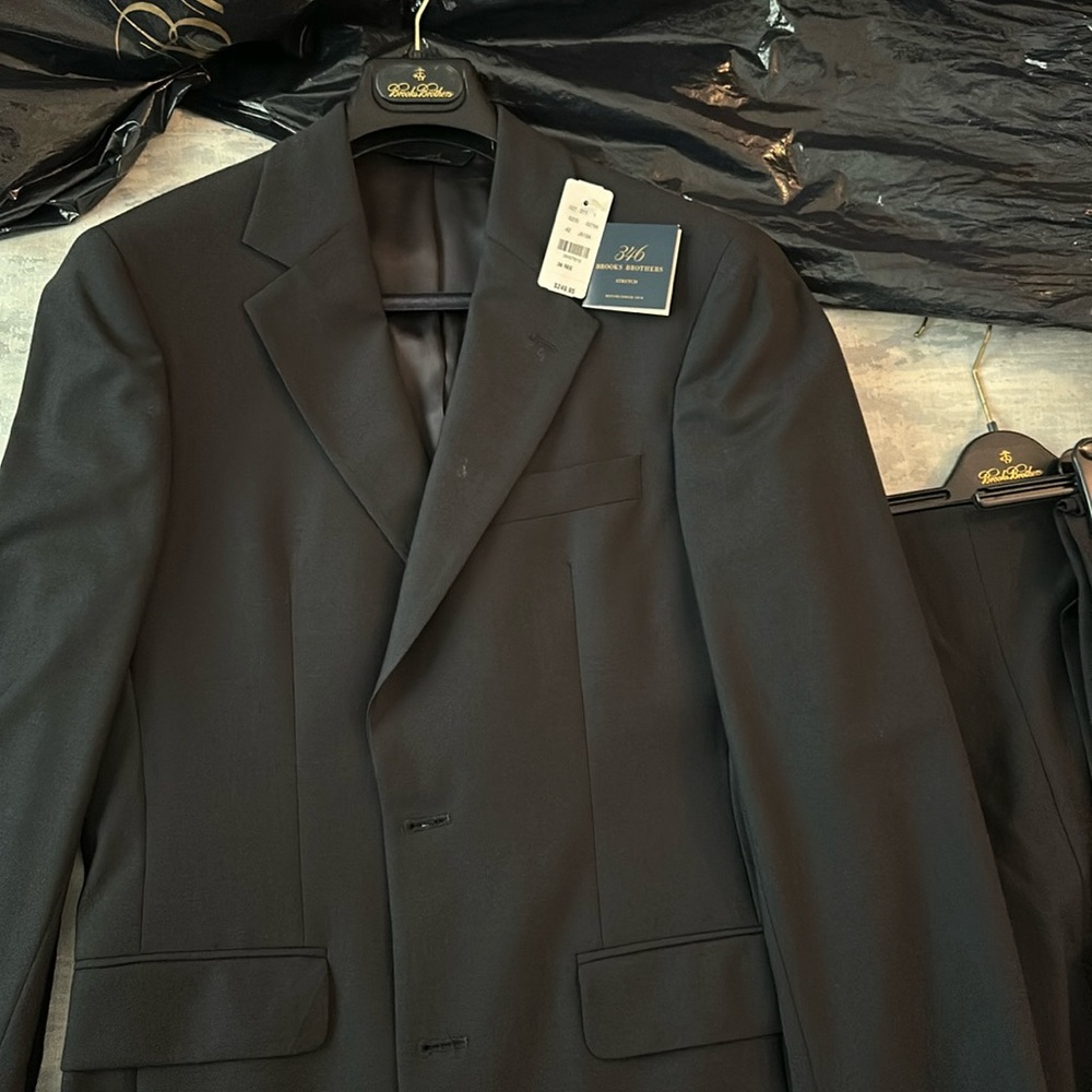 Brooks Brothers suite with two pants New